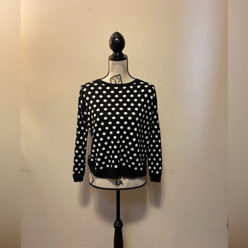 🛍️ 3/$15⭕️ H&M polka dot long sleeve top